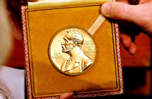 Хаматову на Нобелевскую премию выдвинул вопрос Собчак на НИКЕ http://pix.timeout.ru/239582.jpeg